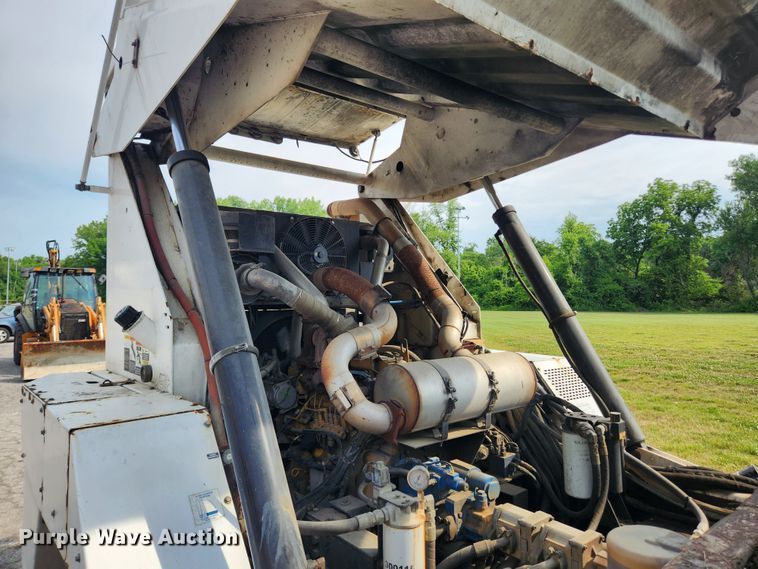 image for item LX9687 2014 Global M3  street sweeper truck