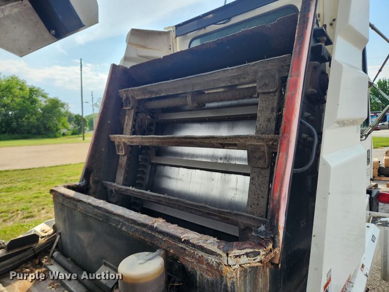 image for item LX9687 2014 Global M3  street sweeper truck