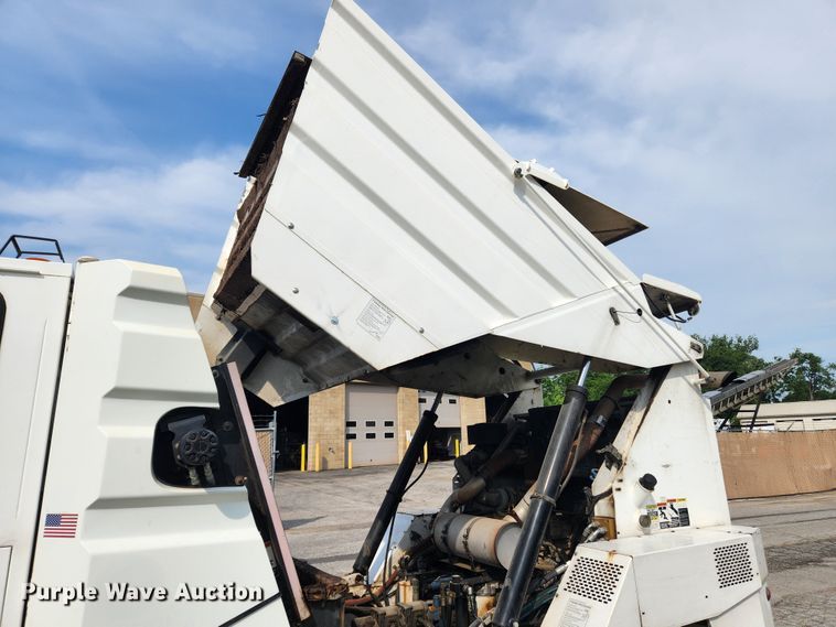 image for item LX9687 2014 Global M3  street sweeper truck