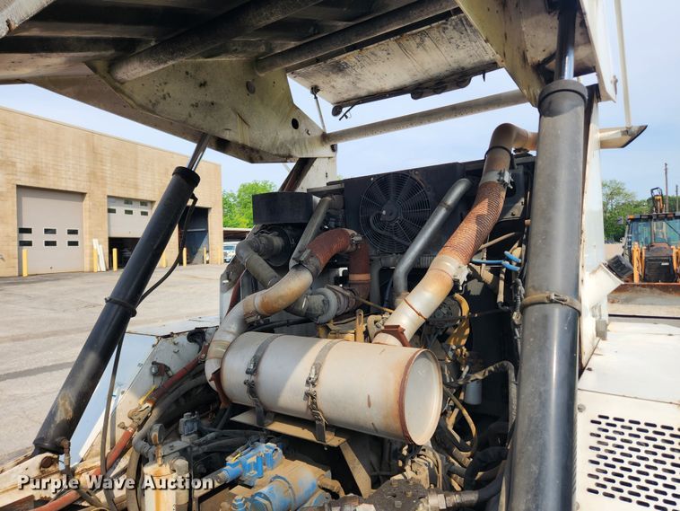 image for item LX9687 2014 Global M3  street sweeper truck