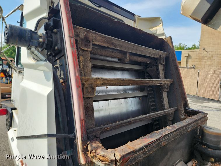 image for item LX9687 2014 Global M3  street sweeper truck