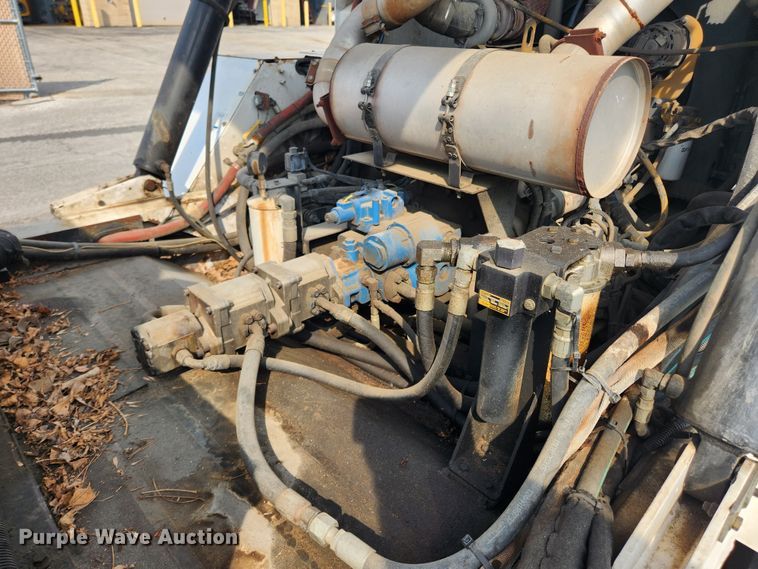 image for item LX9687 2014 Global M3  street sweeper truck