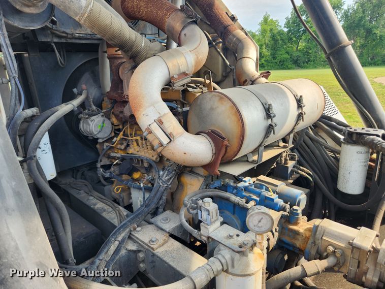 image for item LX9687 2014 Global M3  street sweeper truck