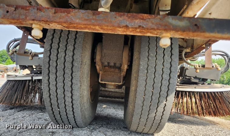 image for item LX9687 2014 Global M3  street sweeper truck