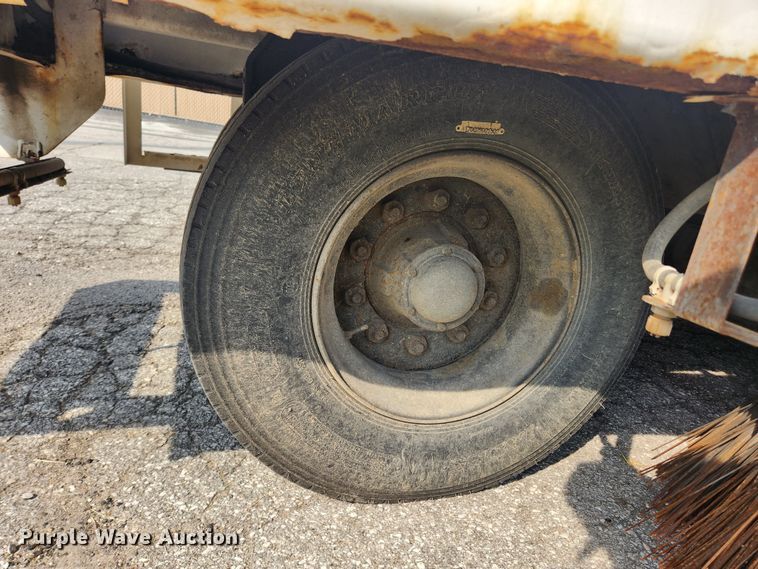 image for item LX9687 2014 Global M3  street sweeper truck