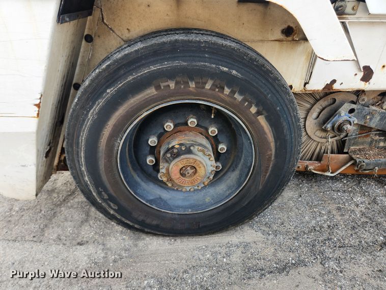 image for item LX9687 2014 Global M3  street sweeper truck