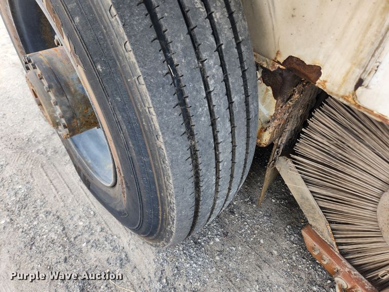 image for item LX9687 2014 Global M3  street sweeper truck