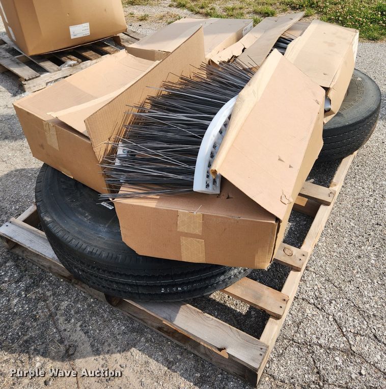 image for item LX9687 2014 Global M3  street sweeper truck