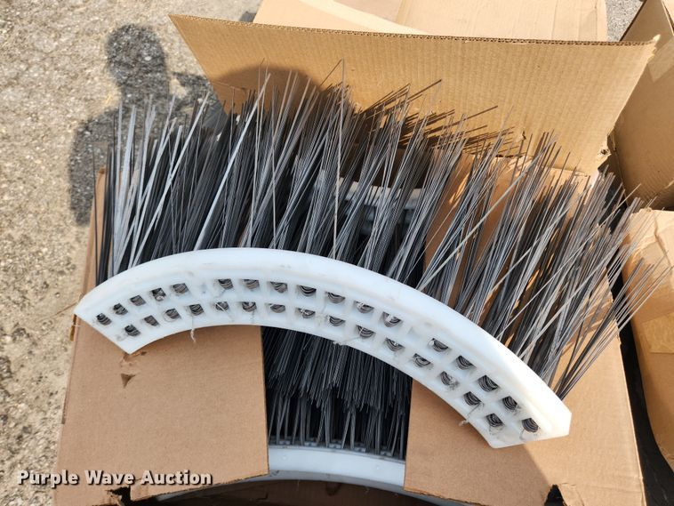 image for item LX9687 2014 Global M3  street sweeper truck