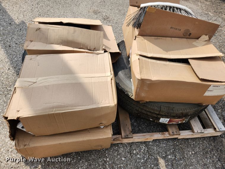 image for item LX9687 2014 Global M3  street sweeper truck