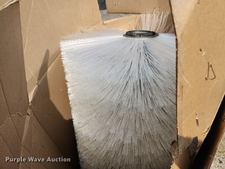 image for item LX9687 2014 Global M3  street sweeper truck