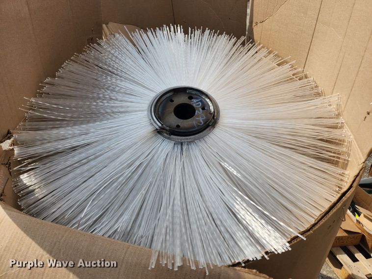 image for item LX9687 2014 Global M3  street sweeper truck