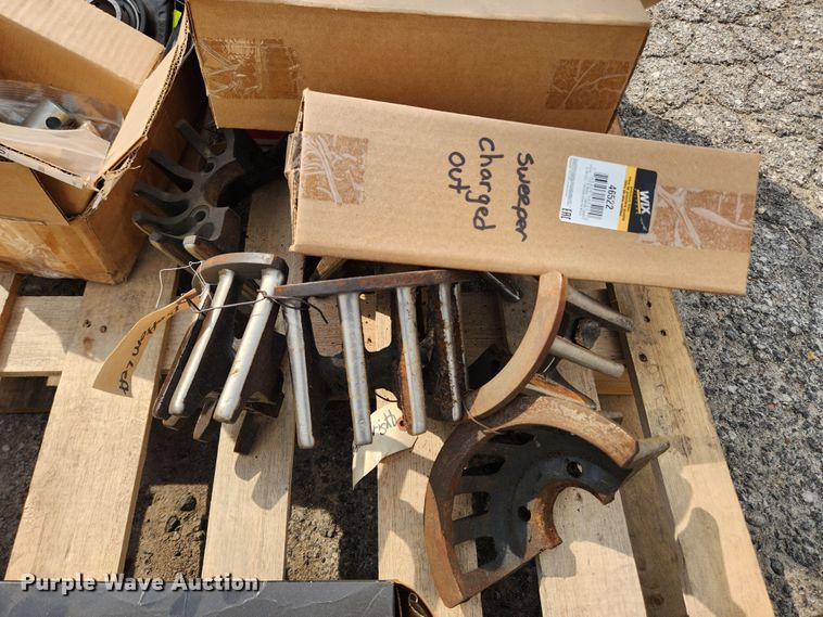 image for item LX9687 2014 Global M3  street sweeper truck