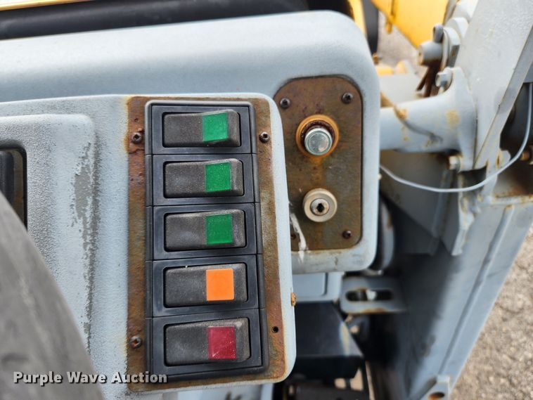 image for item LX9690 Massey Ferguson 640  landscape tractor