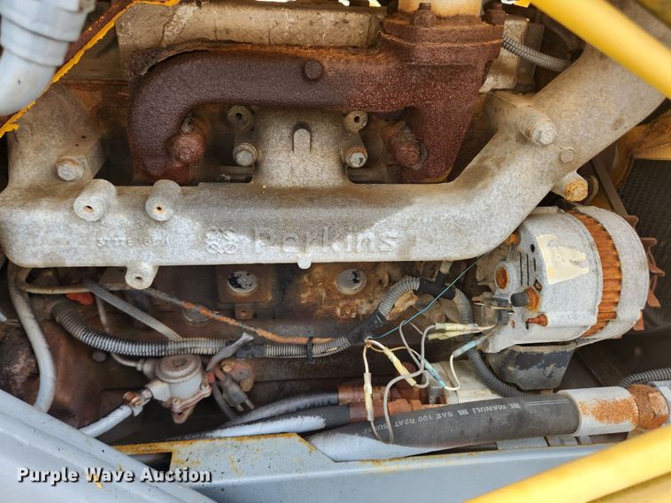 image for item LX9690 Massey Ferguson 640  landscape tractor