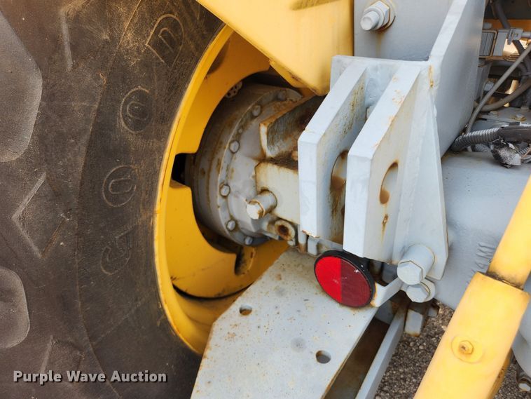 image for item LX9690 Massey Ferguson 640  landscape tractor