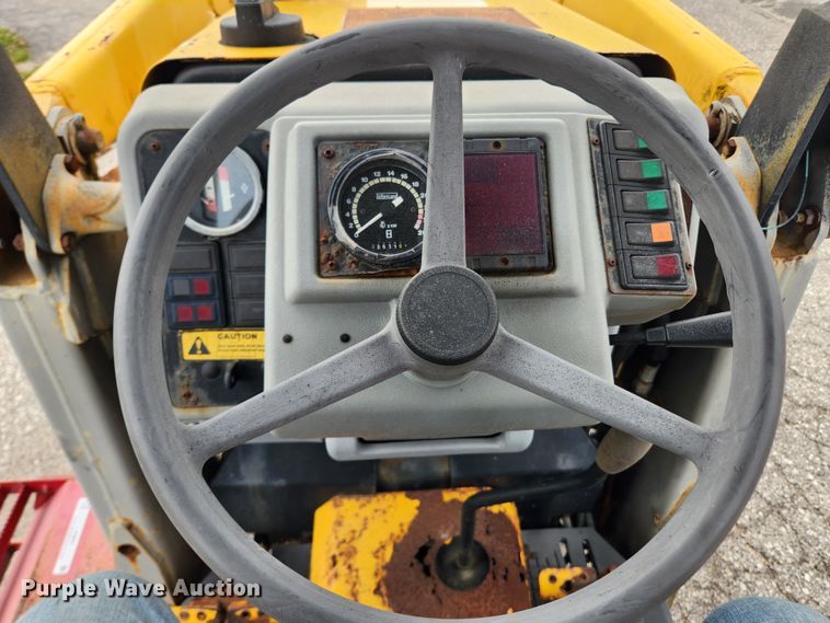 image for item LX9691 1996 Massey Ferguson 640  landscape tractor