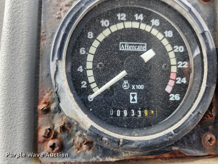 image for item LX9691 1996 Massey Ferguson 640  landscape tractor