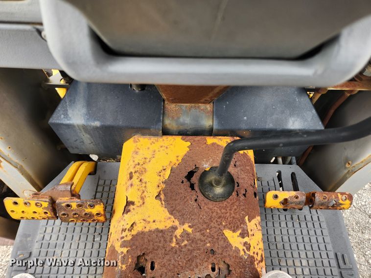 image for item LX9691 1996 Massey Ferguson 640  landscape tractor