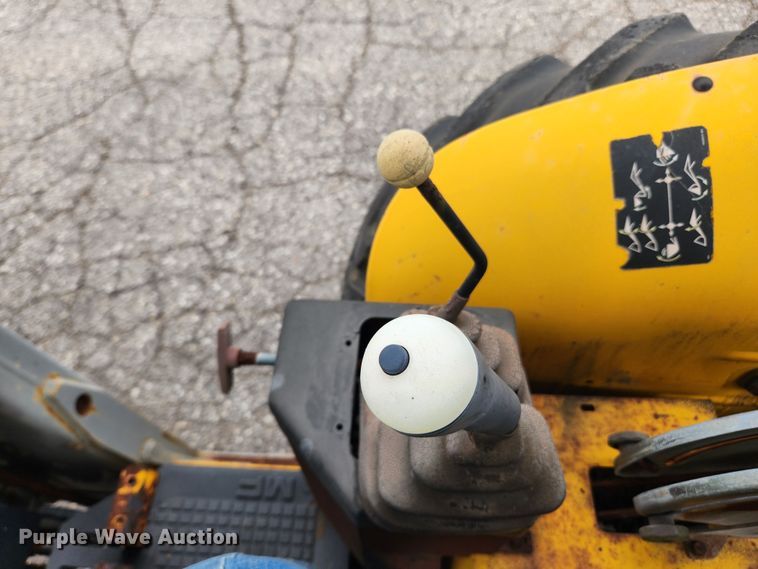 image for item LX9691 1996 Massey Ferguson 640  landscape tractor