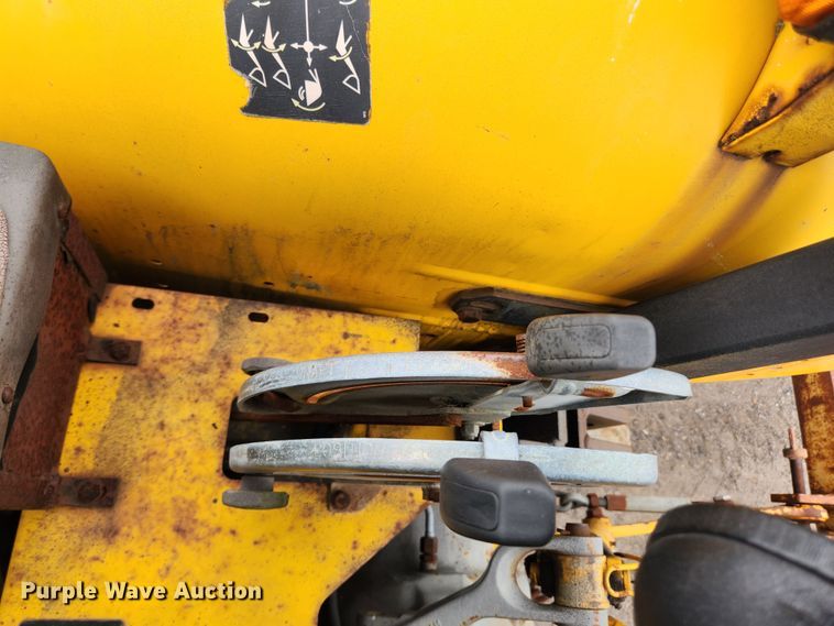 image for item LX9691 1996 Massey Ferguson 640  landscape tractor