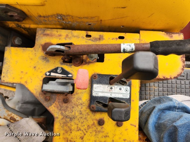 image for item LX9691 1996 Massey Ferguson 640  landscape tractor