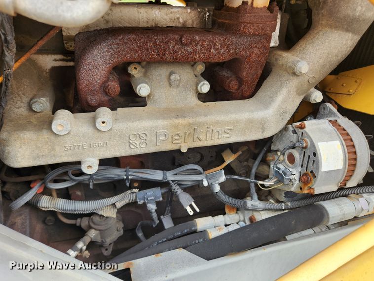 image for item LX9691 1996 Massey Ferguson 640  landscape tractor