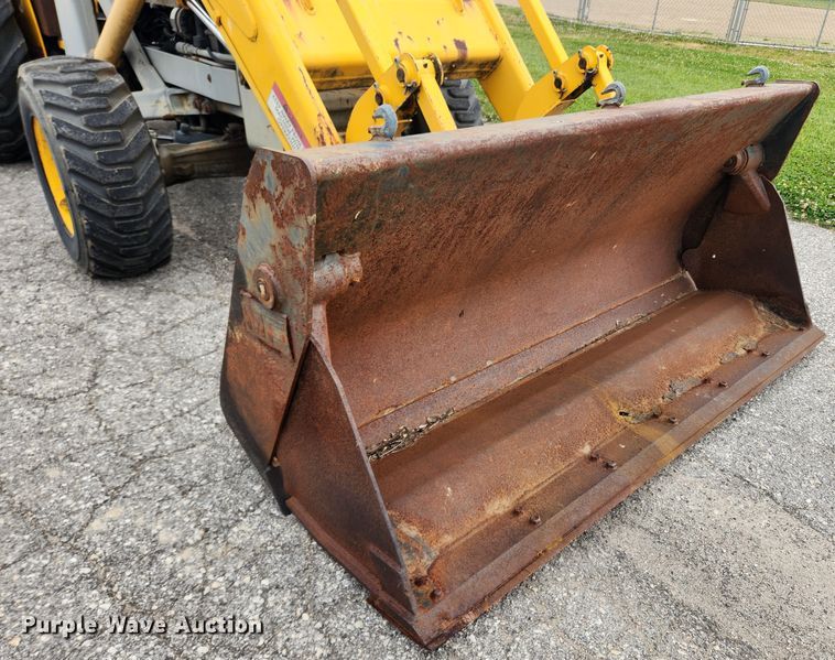 image for item LX9691 1996 Massey Ferguson 640  landscape tractor