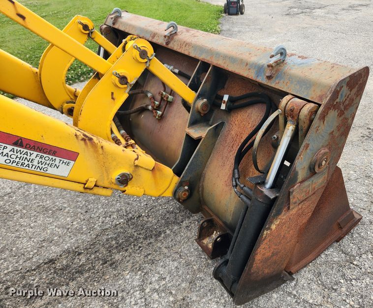 image for item LX9691 1996 Massey Ferguson 640  landscape tractor