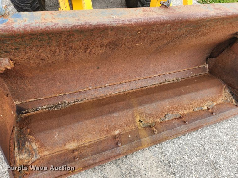 image for item LX9691 1996 Massey Ferguson 640  landscape tractor