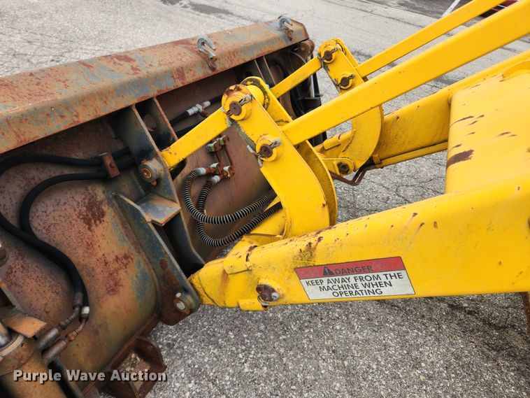 image for item LX9691 1996 Massey Ferguson 640  landscape tractor