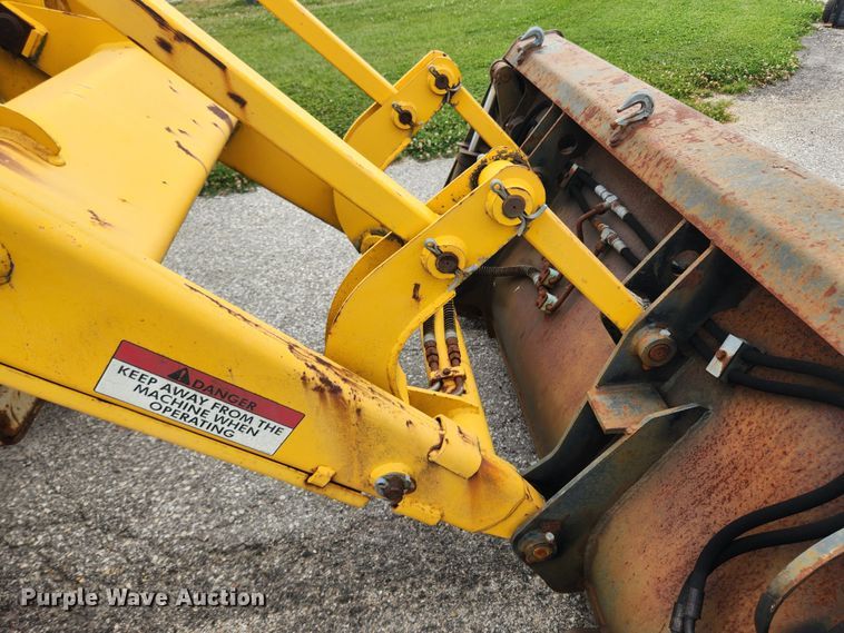 image for item LX9691 1996 Massey Ferguson 640  landscape tractor