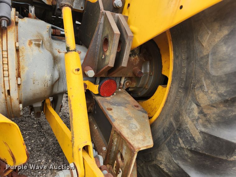 image for item LX9691 1996 Massey Ferguson 640  landscape tractor