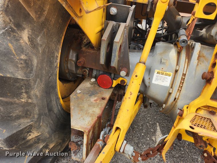 image for item LX9691 1996 Massey Ferguson 640  landscape tractor