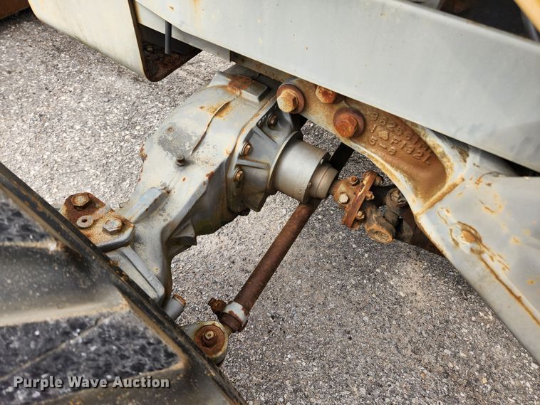 image for item LX9691 1996 Massey Ferguson 640  landscape tractor