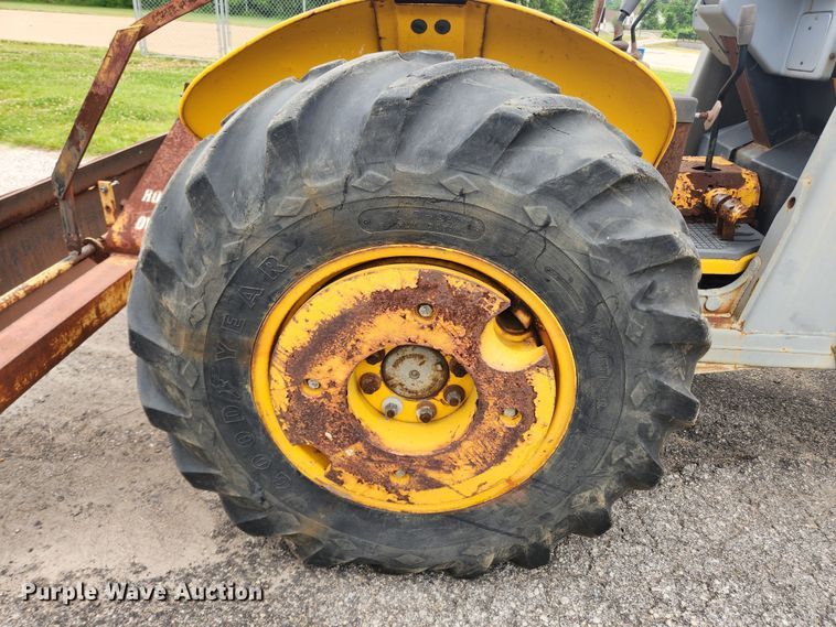 image for item LX9691 1996 Massey Ferguson 640  landscape tractor