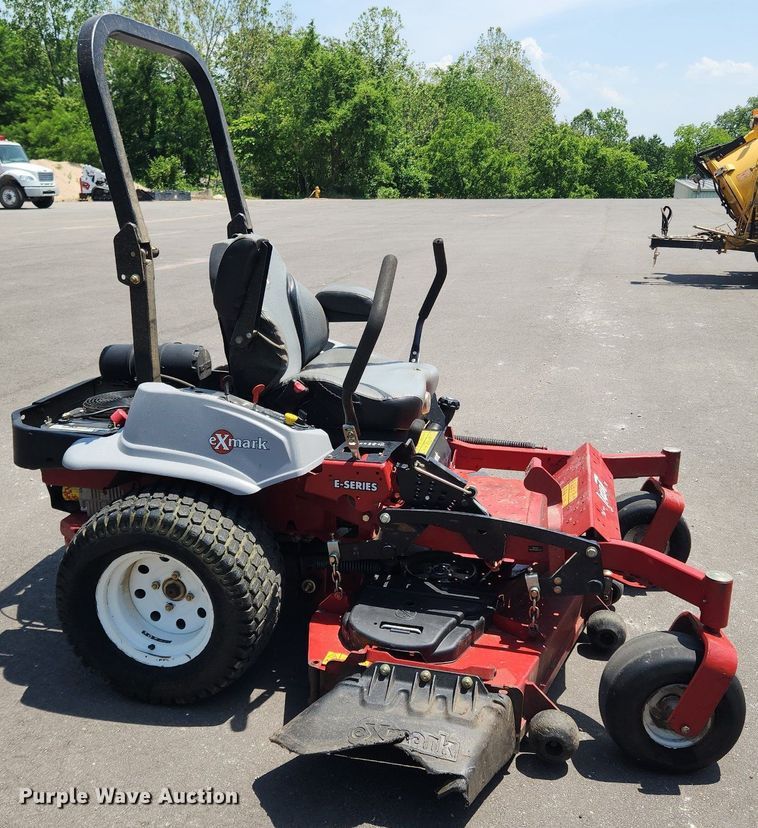 image for item LX9692 Exmark E-Series ZTR lawn mower