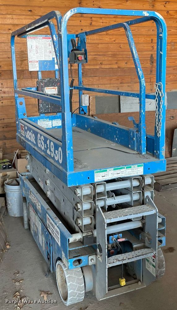 image for item LY9622 Genie GS-1930  scissor lift