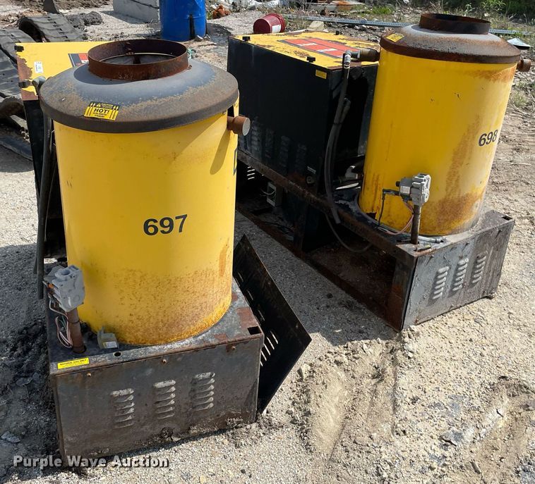 image for item LY9632 (2) Landa VHG4-2200 pressure washers