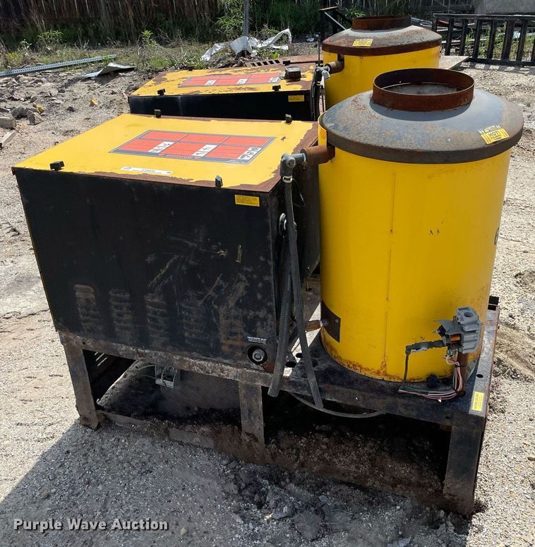 image for item LY9632 (2) Landa VHG4-2200 pressure washers