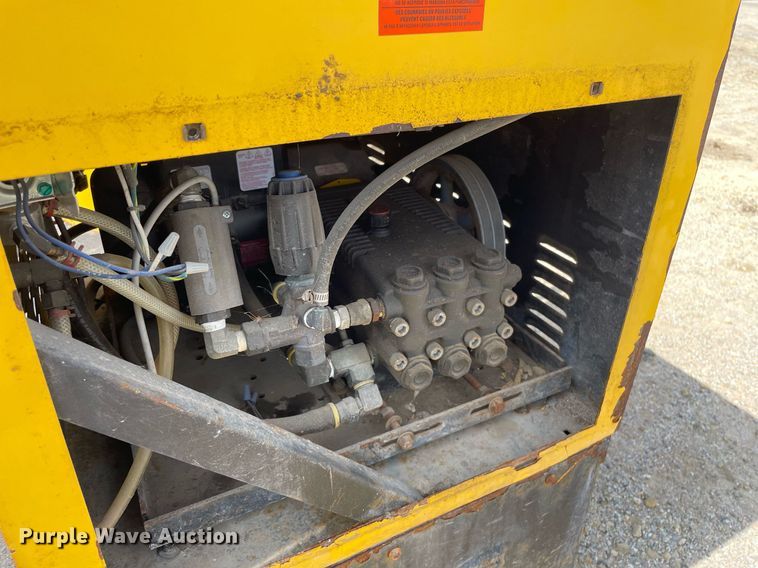 image for item LY9632 (2) Landa VHG4-2200 pressure washers