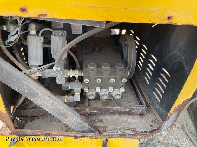 image for item LY9632 (2) Landa VHG4-2200 pressure washers