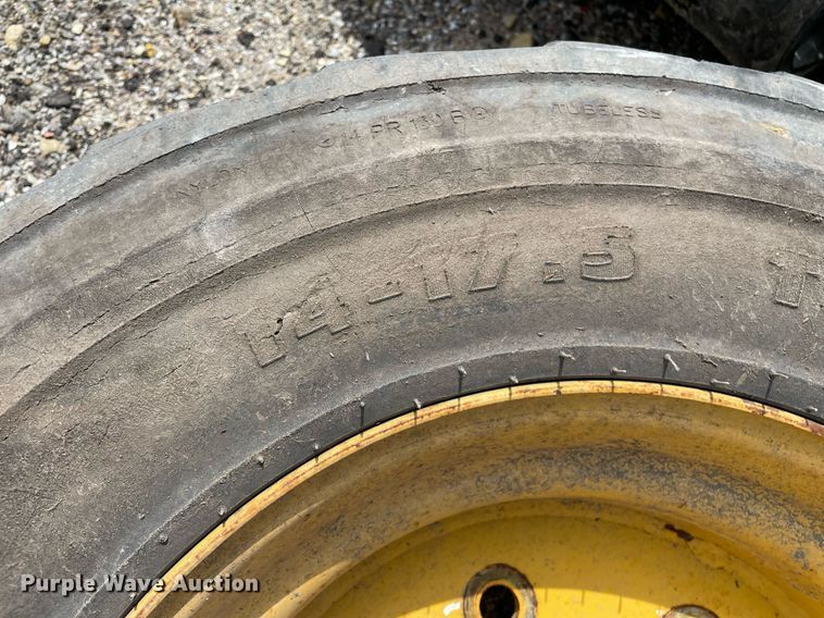 image for item LY9633 Tires and tracks