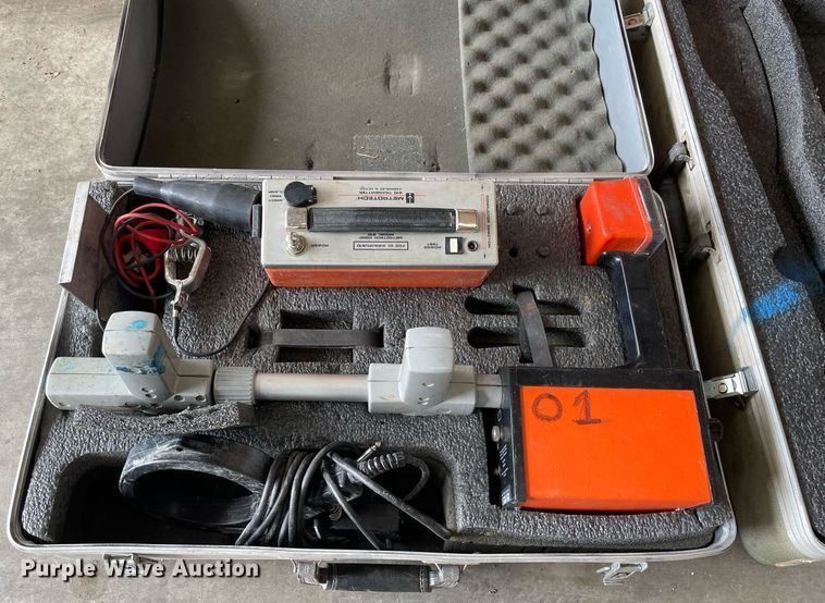 image for item LY9638 Metrotech 810  utility locating system