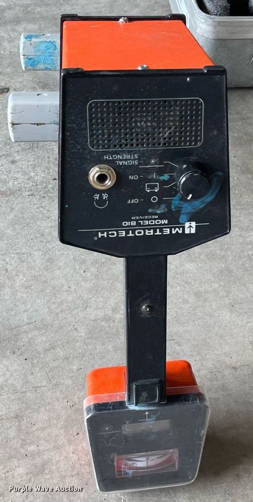 image for item LY9638 Metrotech 810  utility locating system
