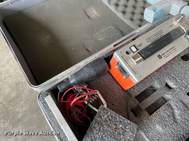 image for item LY9638 Metrotech 810  utility locating system