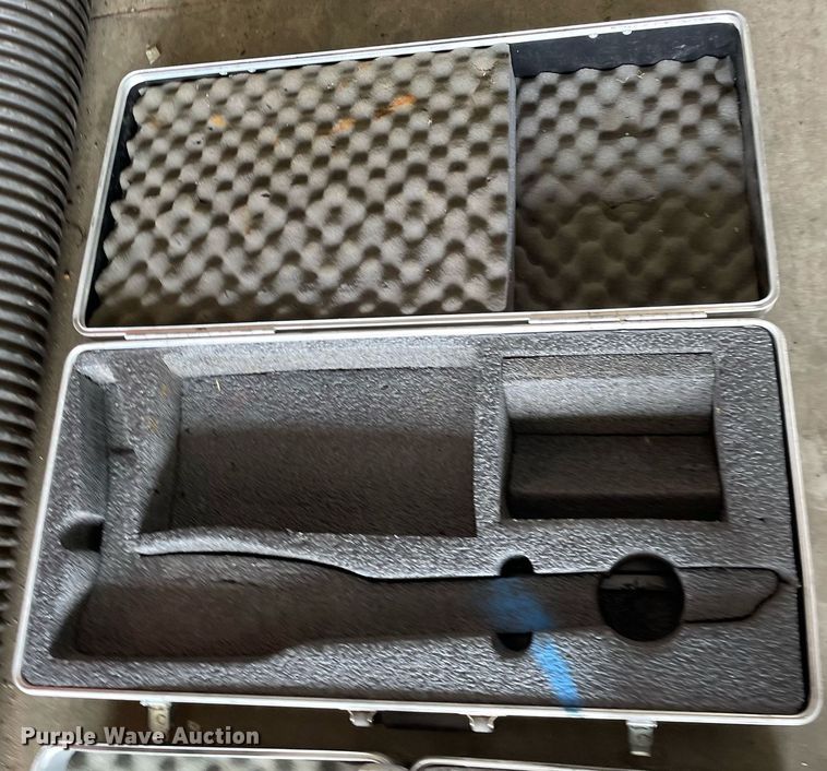 image for item LY9638 Metrotech 810  utility locating system