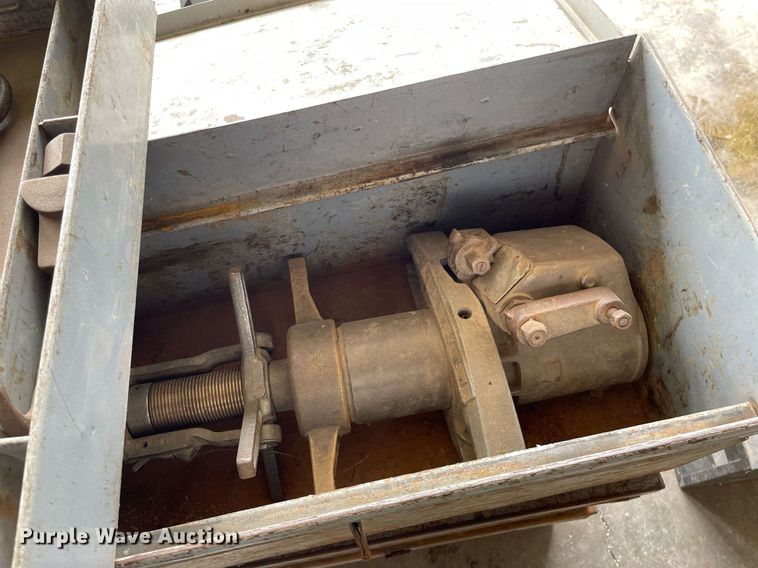 image for item LY9647 Mueller B-101  tapping parts