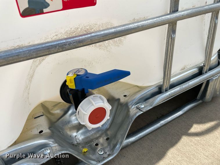 image for item LY9652 (11) Schutz poly tanks