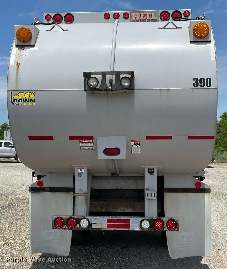 image for item LY9653 2013 Peterbilt 320  refuse truck